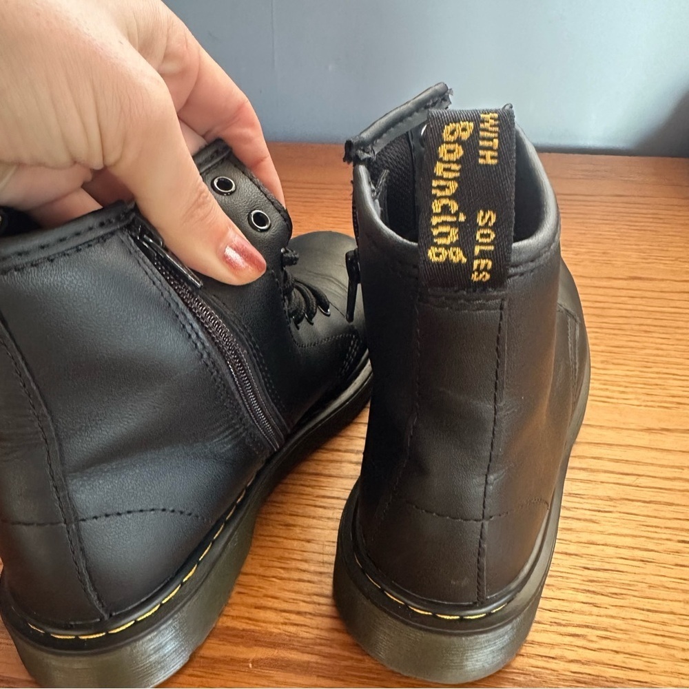 DR. MARTENS 1460 Boot - Kids SIZE 4 YOUTH - Picture 14 of 16